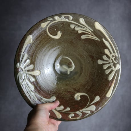 9寸皿2 イッチン 菊花唐草 やちむん 陶器 北窯 宮城正享工房:7005009 ※重い