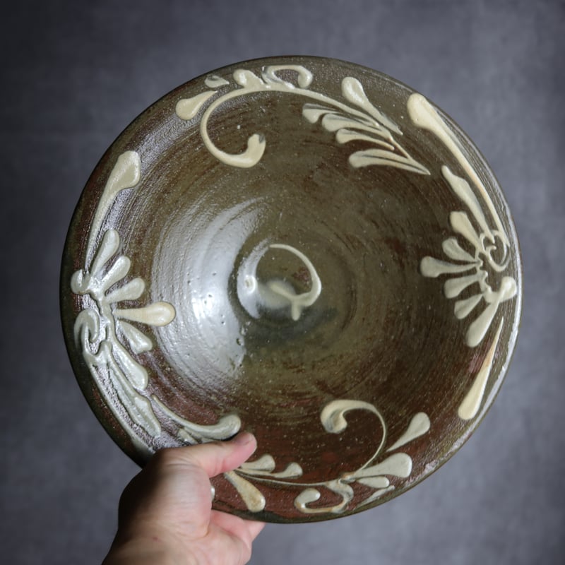 9寸皿2 イッチン 菊花唐草 やちむん 陶器 北窯 宮城正享工房:7005009