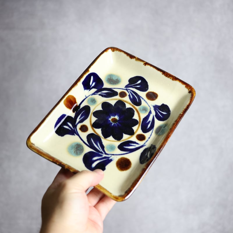 角皿2 菊花紋 やちむん 陶器 エドメ陶房:7201007 | MADE IN OKINAWA