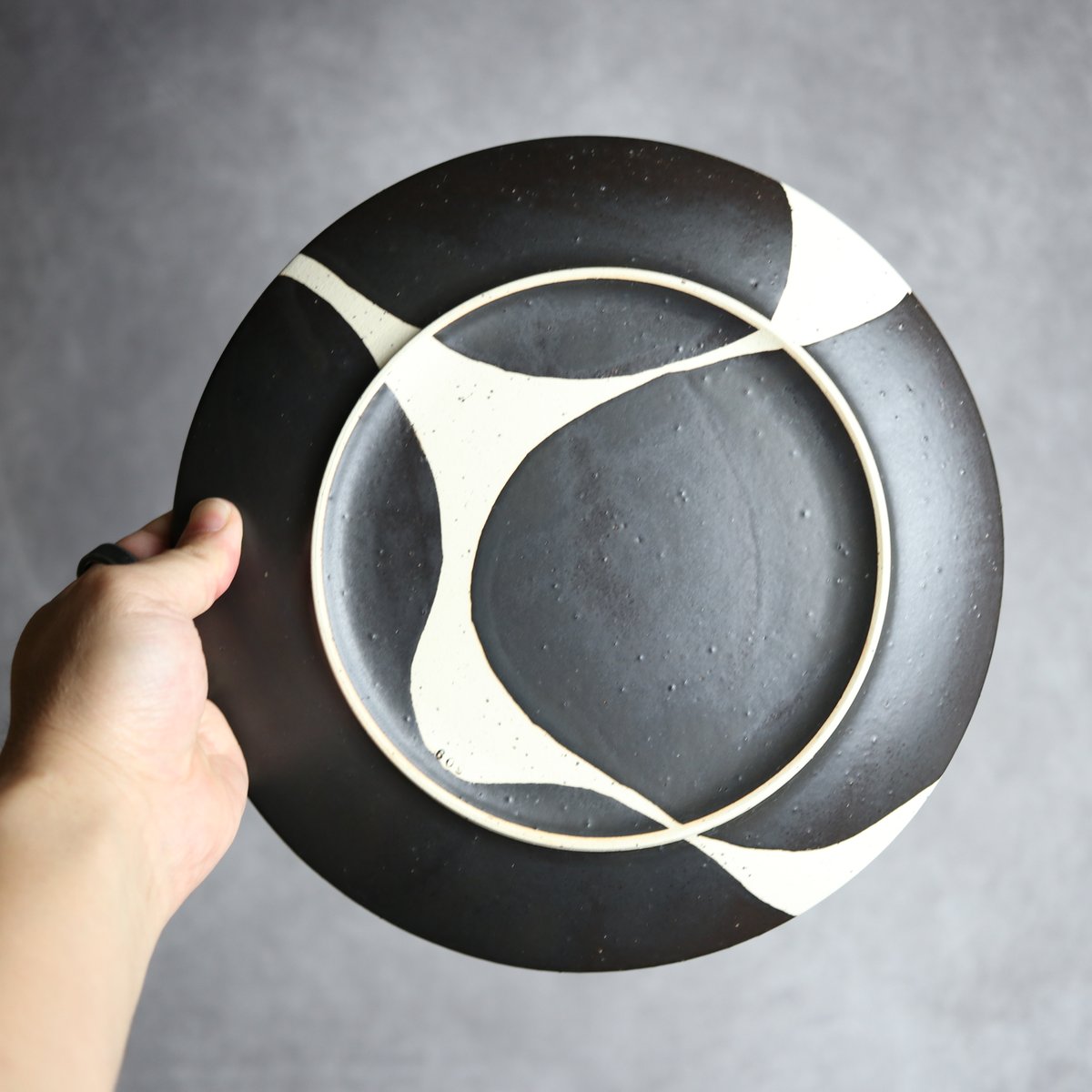 モノクロ皿 ブチ猫柄 大③ やちむん 陶器 陶factory509:7017024