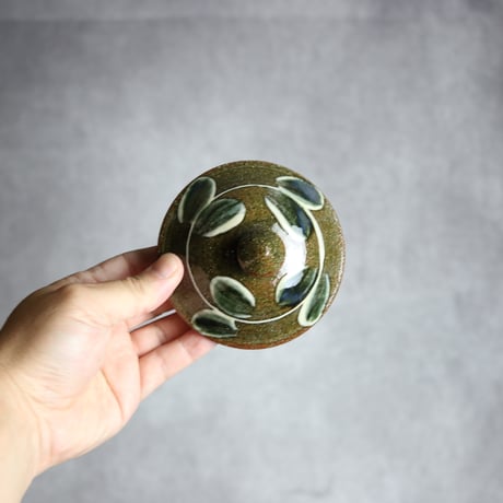 3寸蓋物1 タラフー 呉須釉 イッチン 双葉紋 やちむん 陶器 百草陶房 : 7032056