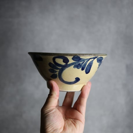 5寸マカイ1 飴 呉須釉 菊花唐草 やちむん 陶器 北窯 宮城正享工房:7005015