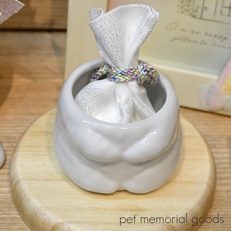 ペット骨壺 ふわふわたれ耳犬 分骨壺 永遠の愛 023 かわいい 手元供養 陶器製 ペットメモリアルグッズ