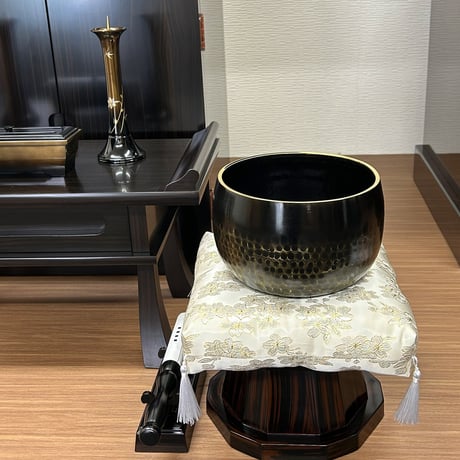 リン座布団１枚 9.０号 幅２９.５ｃｍ 厚さ６.５ｃｍ 本手打りん ８.0寸用 金襴桜模様 ベージュ ゴールド 仏具 039