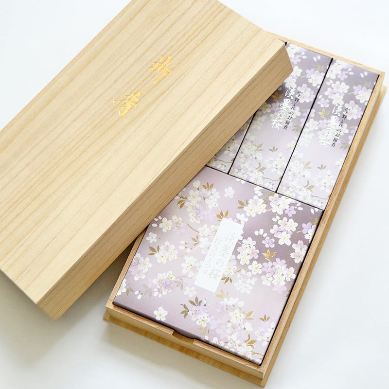 ご進物お線香セット 宇野千代のお線香 淡墨の桜 3箱入り 浮き ご進物お線香セット 宇野千代のお線香 淡墨の桜 3箱入り 浮き