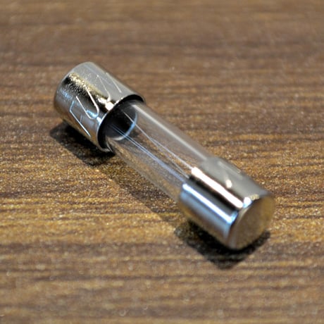 ヒューズ２個入り【小】サイズ 直径5.2ｍｍ 長さ20ｍｍ お仏壇用 定格サイズ 電流 2Ａ 電圧 125Ｖ ガラス管ヒューズ スイッチボックス用