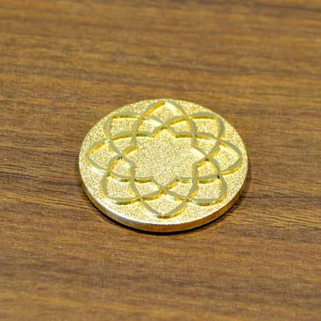 学会八葉紋 丸型タイプ 裏面シール付き 010 Ｍサイズ 直径47mm ゴールド 学会マーク 創価学会用 金属製 亜鉛合金ダイキャスト 金メッキ加工 SGI SOKA