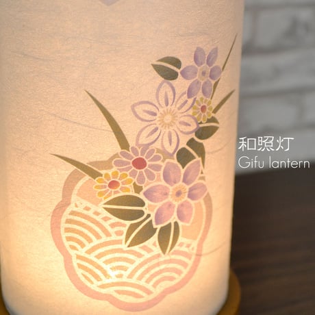 コンパクト盆提灯 和照灯  1基 コードレス 電池式 LED 奏華 高さ18.5cm 直径8cm 紫の花柄 017 インテリア提灯 おしゃれな提灯 岐阜ちょうちん 和風行灯 現代風 モダン