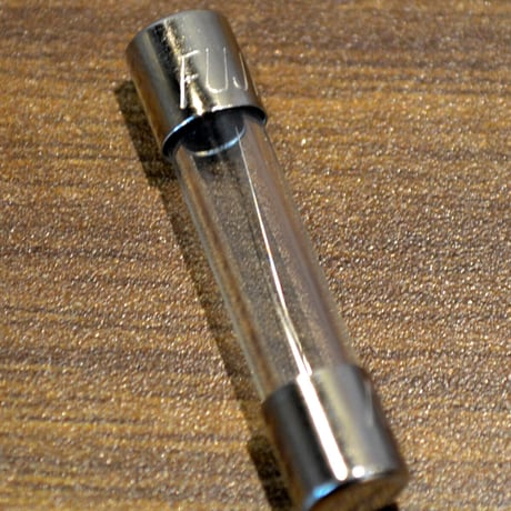 ヒューズ２個入り【大】サイズ 直径6.4ｍｍ 長さ30ｍｍ お仏壇用 定格サイズ 電流 2Ａ 電圧 125Ｖ ガラス管ヒューズ スイッチボックス用