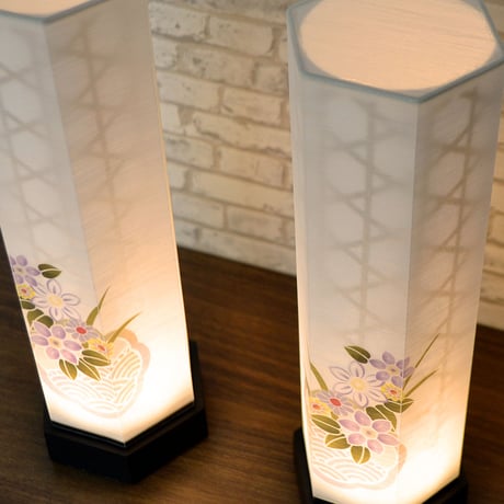コンパクト盆提灯 和照灯 1対(2個セット) コードレス 電池式 LED 精華 高さ26cm 直径9cm 紫の花柄 018 インテリア提灯 おしゃれな提灯 岐阜ちょうちん 和風行灯 現代風 モダン