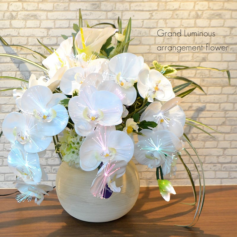 LEDキャンドルセットと造花アレンジメントその他 庭の紫陽花と100均のLEDキャンドルライトでテーブルフラワー風