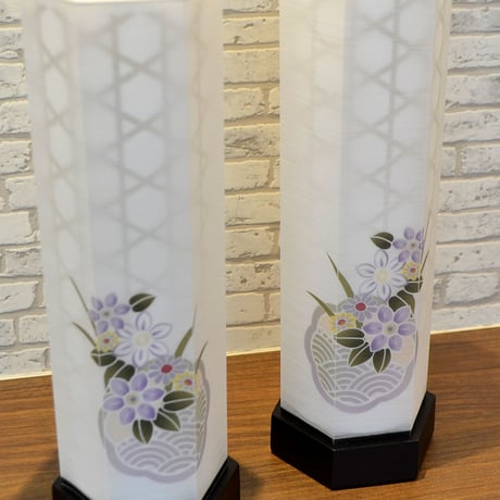 コンパクト盆提灯 和照灯 1対(2個セット) コードレス 電池式 LED 精華 高さ26cm 直径9cm 紫の花柄 018 インテリア提灯 おしゃれな提灯 岐阜ちょうちん 和風行灯 現代風 モダン