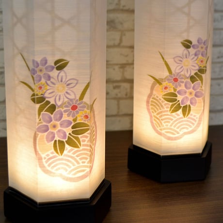 コンパクト盆提灯 和照灯 1対(2個セット) コードレス 電池式 LED 精華 高さ26cm 直径9cm 紫の花柄 018 インテリア提灯 おしゃれな提灯 岐阜ちょうちん 和風行灯 現代風 モダン