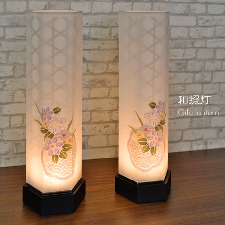 コンパクト盆提灯 和照灯 1対(2個セット) コードレス 電池式 LED 精華 高さ26cm 直径9cm 紫の花柄 018 インテリア提灯 おしゃれな提灯 岐阜ちょうちん 和風行灯 現代風 モダン
