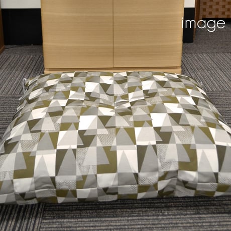 仏前座布団 モダン座布団 日本製 保管袋付き ブラウンカーキ 幅67cm 奥行68cm 帯織 高品質ポリエステル綿 北欧風 おしゃれ サカエ金襴 仏間座布団 お仏壇座布団 現代風 モダンデザイン