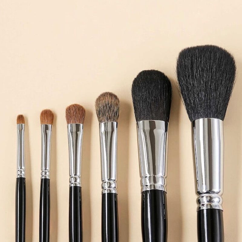 902 小フェイスブラシ（山羊）【肌触り抜群で使い心地の良い熊野筆