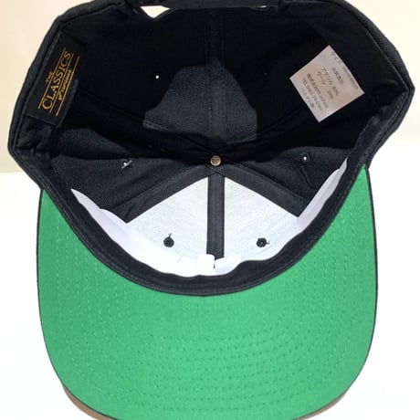 CRUCIAL SECTION ロゴ刺繍SNAPBACK CAP(レッドロゴ）