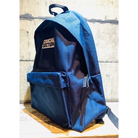 CRUCIAL SECTION ロゴ刺繍バッグパック(ネイビー)