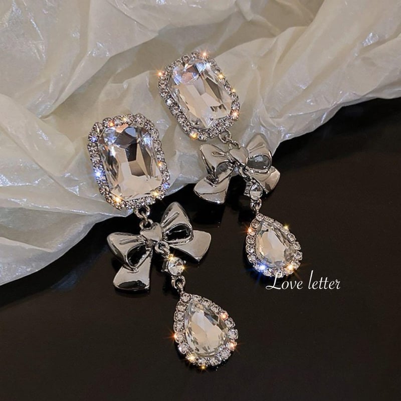 キラキラビジューリボンロングピアス イヤリング 韓国 量産型