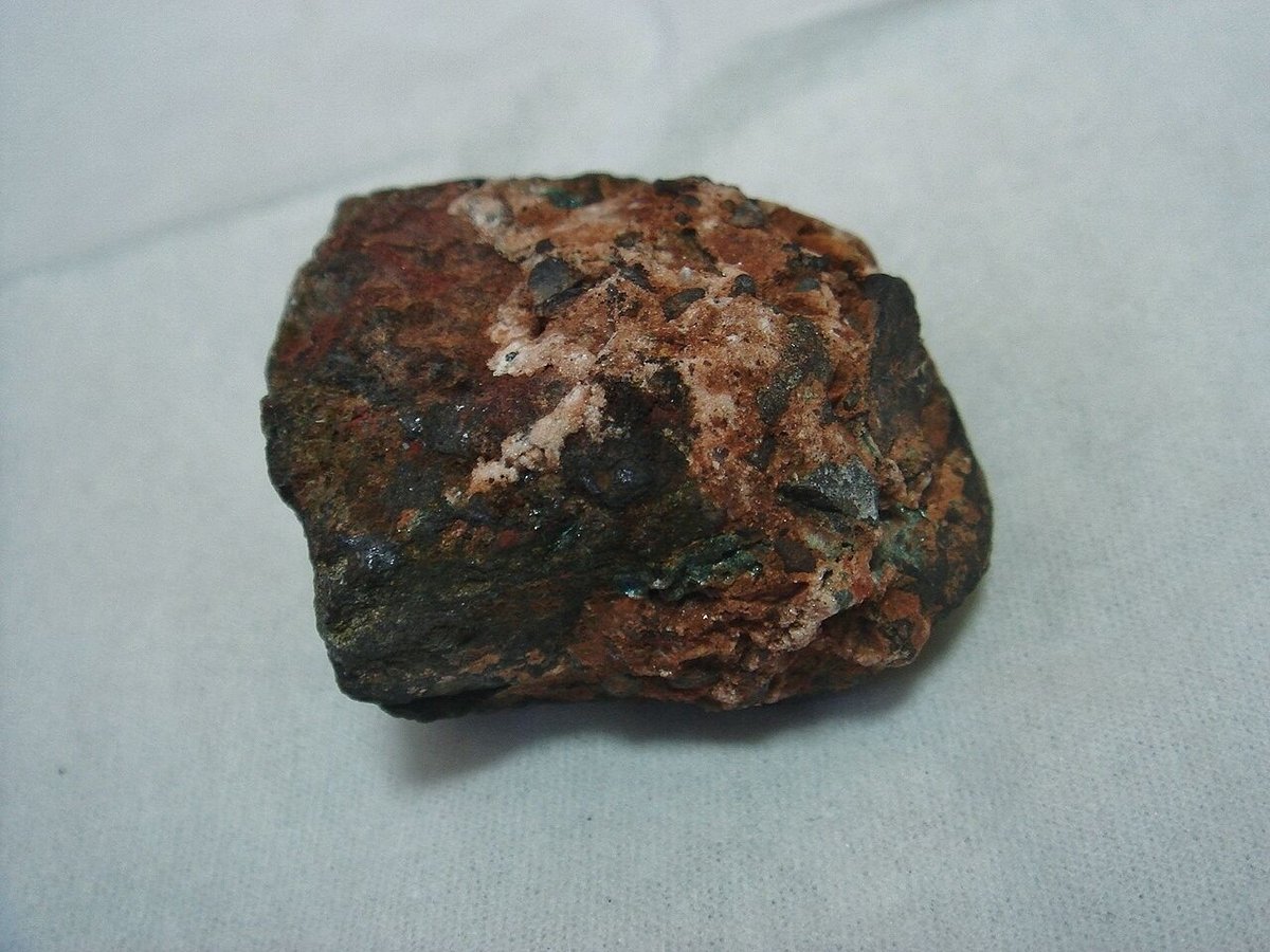 チェコ産 ピッチブレンド/瀝青ウラン鉱/閃ウラン鉱 66,1g Cu