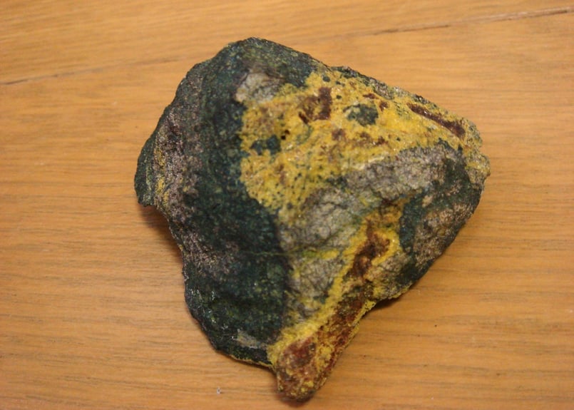 専用ページ コンゴシンコロブエ鉱山産 閃ウラン鉱 最高品質 コンゴ産 ピッチブレンド/瀝青ウラン鉱/閃ウラン鉱 79