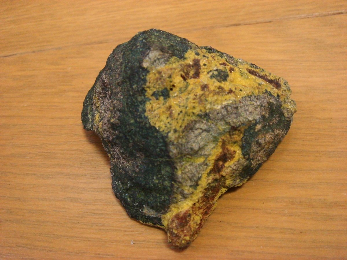 専用ページ コンゴシンコロブエ鉱山産 閃ウラン鉱 fit=scale-down,w=1200