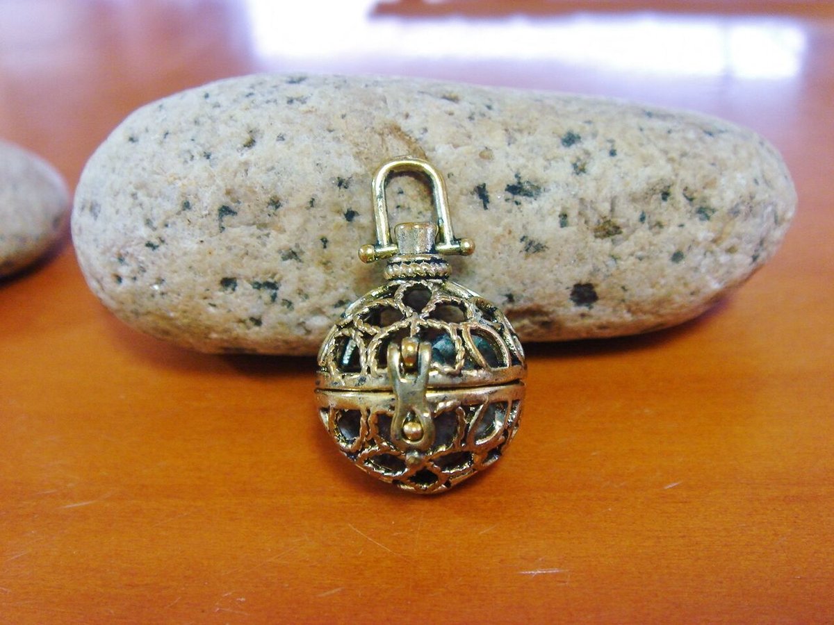 チェコ産 ピッチブレンド ラジウム鉱石 ペンダントトップ | ICONIC STORE