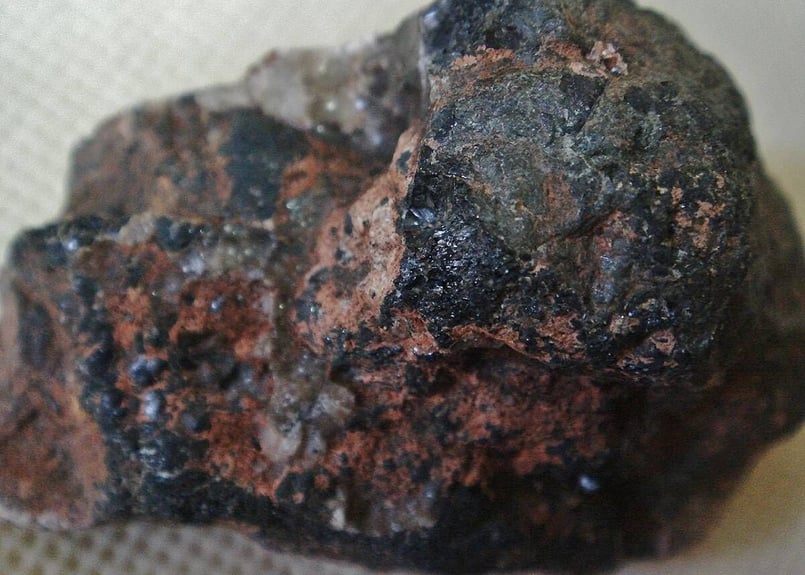 チェコ産 ピッチブレンド/瀝青ウラン鉱/閃ウラン鉱 76,0g | ICONIC STORE