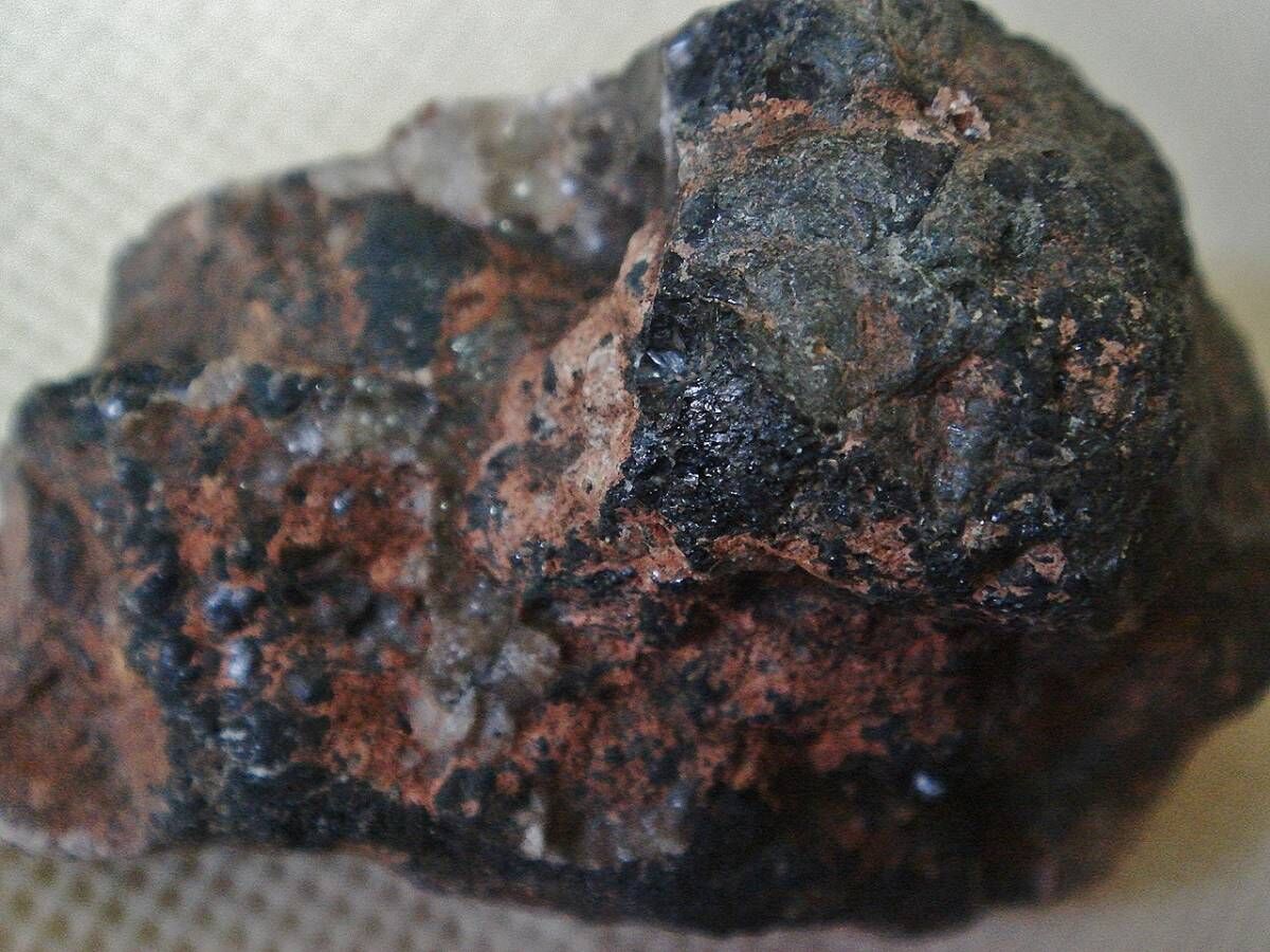 チェコ産 ピッチブレンド/瀝青ウラン鉱/閃ウラン鉱 76,0g | ICONIC STORE