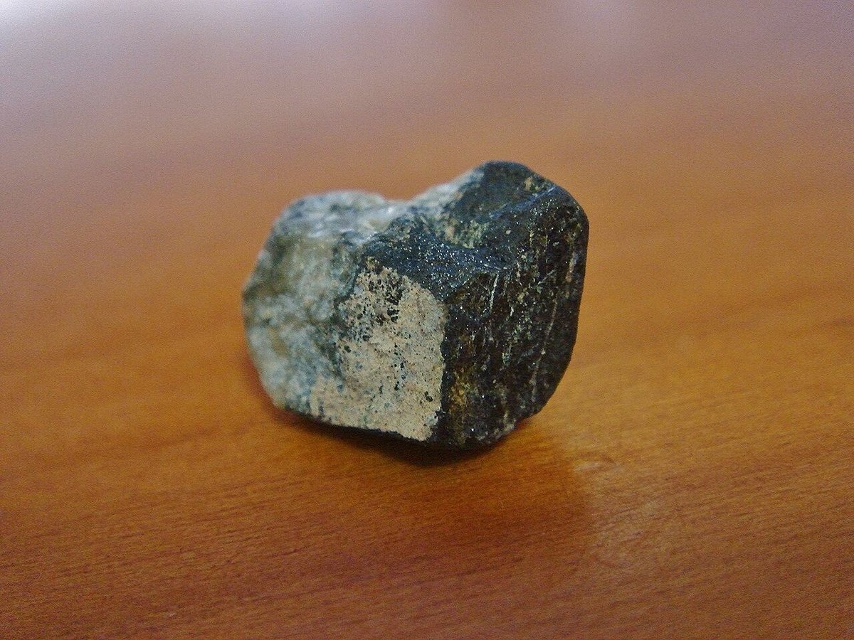 チェコ産 ピッチブレンド ラジウム鉱石 ペンダントトップ | ICONIC STORE