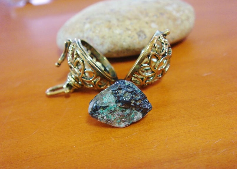 ラジウム鉱石 ピッチブレンド チェコ産 ピッチブレンド ラジウム鉱石 ペンダントトップ | ICONIC STORE