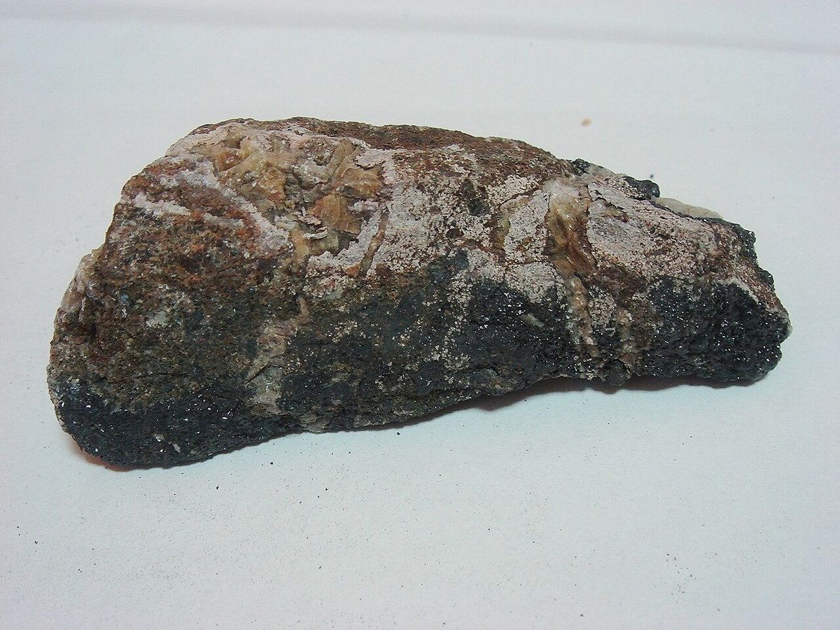 チェコ産 ピッチブレンド/瀝青ウラン鉱/閃ウラン鉱 86,5g | ICONIC STORE