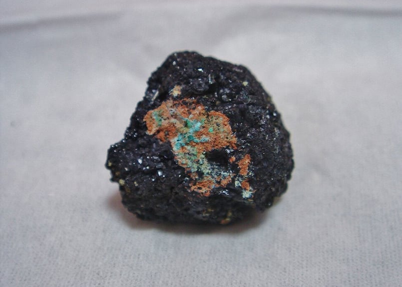 チェコ産 ピッチブレンド/瀝青ウラン鉱/閃ウラン鉱 25,4g Cu | ICONIC