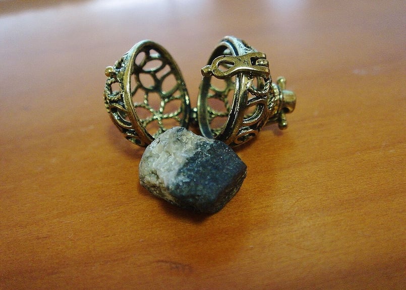 チェコ産 ピッチブレンド ラジウム鉱石 ペンダントトップ | ICONIC STORE