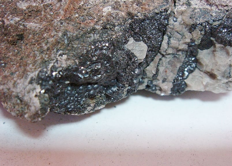 チェコ産 ピッチブレンド/瀝青ウラン鉱/閃ウラン鉱 86,5g | ICONIC STORE