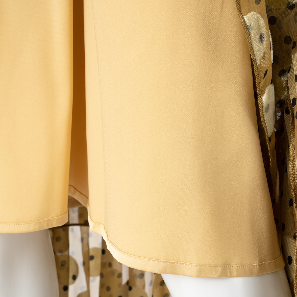 ドット柄フロッキー切替ロングスカート（イエロー） | Cesario 