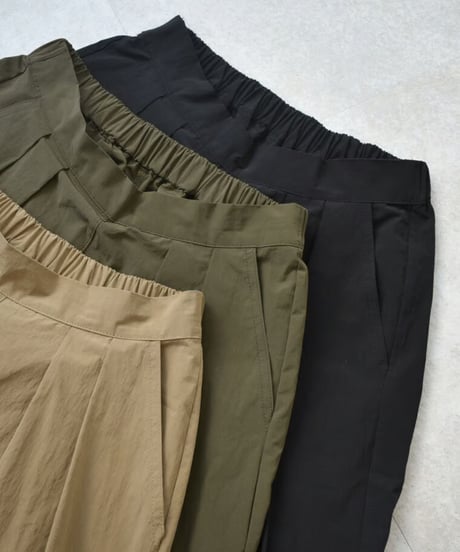 swim-07001　Tucked Swim Shorts　Beige　Khaki　Dark Brown　Black