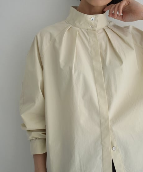 tops-02535　Hight Neck Tuck Blouse　White Beige