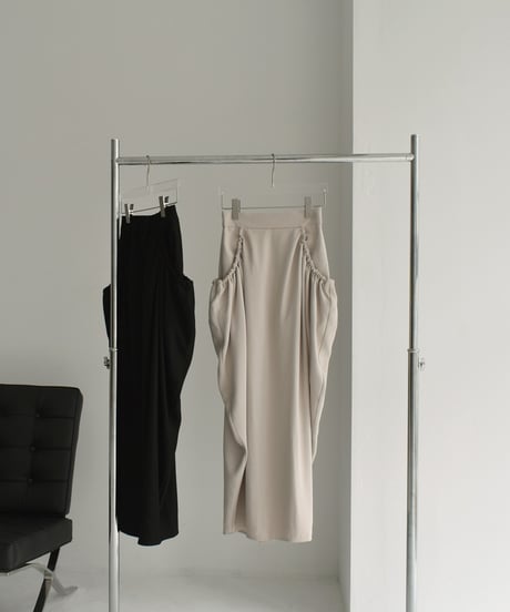 bottoms-07018　Pocket Gathered Cocoon Skirt　Ecru　Black
