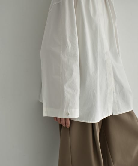 tops-02535　Hight Neck Tuck Blouse　White Beige