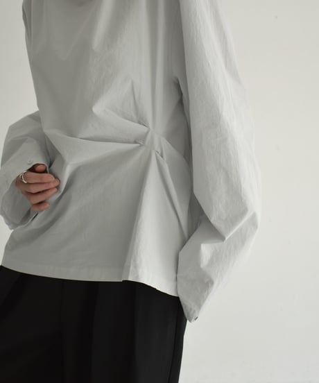 tops-02526　Drape Neck Blouse　White Gray