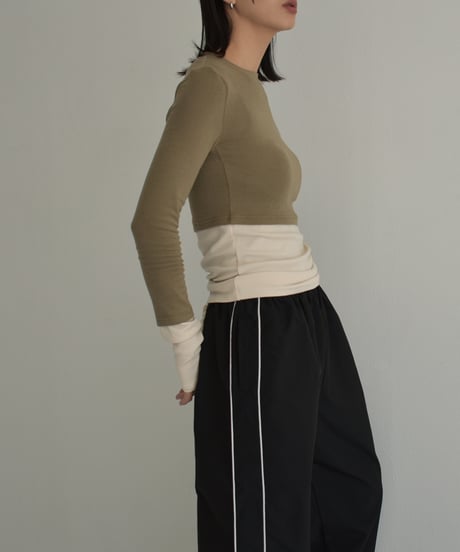 tops-02457　Bicolor Faux Layered Tops　Khaki　Black
