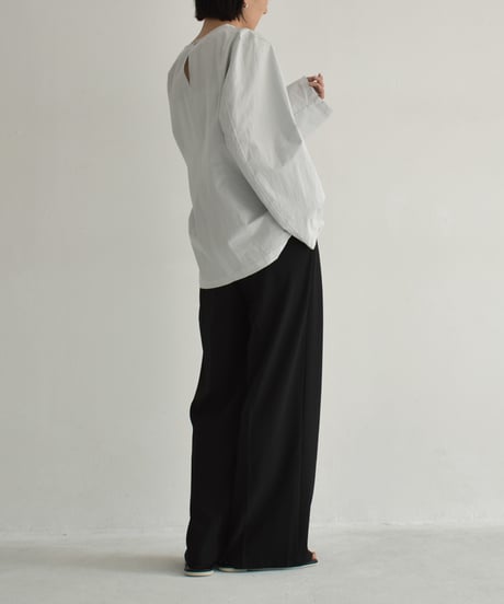 tops-02526　Drape Neck Blouse　White Gray