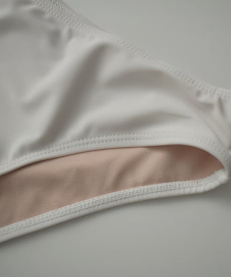 swim-02461　Low-rise Bikini Swim Bottoms　White　Black