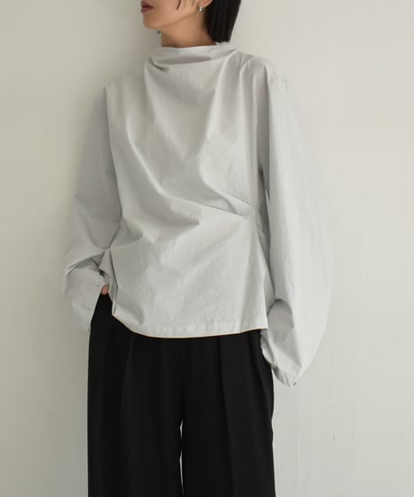 tops-02526　Drape Neck Blouse　White Gray