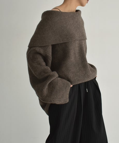 knit-02299　Off-the-shoulder oversized knit in Mocha Black