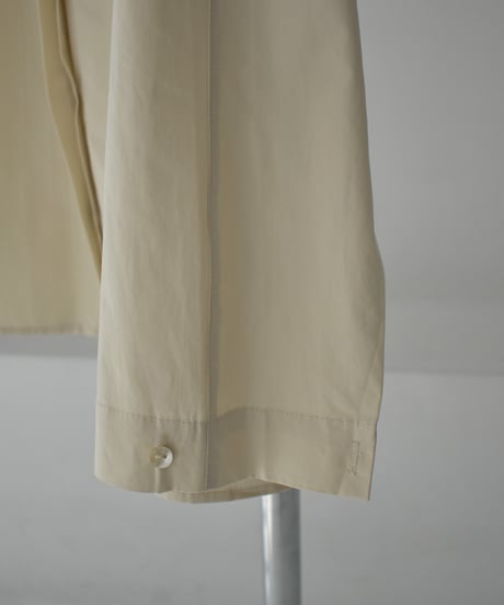 tops-02535　Hight Neck Tuck Blouse　White Beige