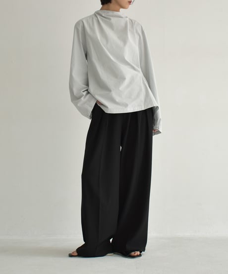 tops-02526　Drape Neck Blouse　White Gray