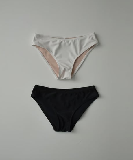 swim-02461　Low-rise Bikini Swim Bottoms　White　Black