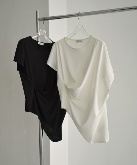 tops-02494　Asymmetrical Design TEE White Black